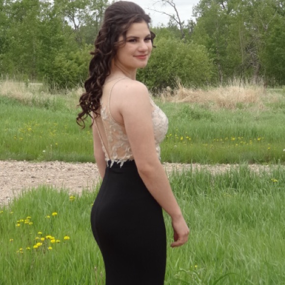 Graduation Gown - Picture 6 of 9